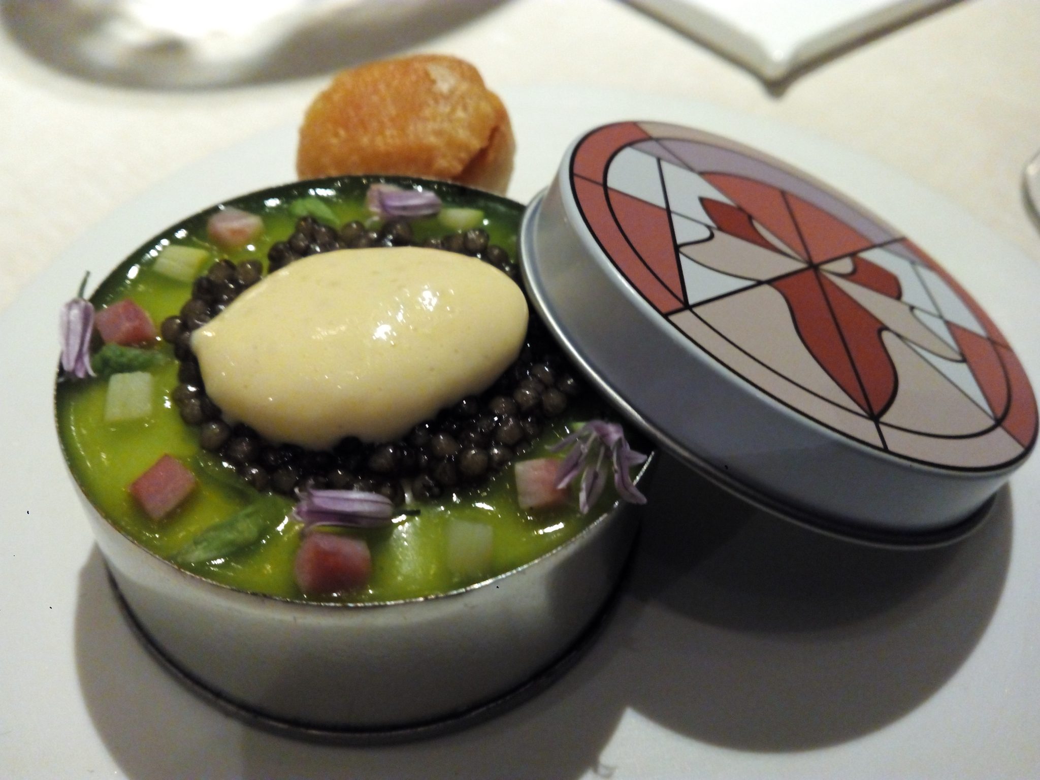 Cuajado de espárragos, jmón y caviar- Humm- (Foto: Pilar Salas)