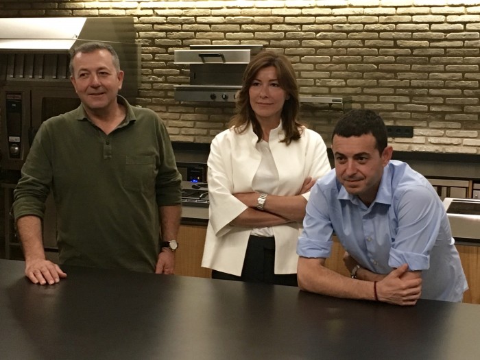 Vicente-Todoli-Susana-Lloret-y-Ricard-Camarena-700x525