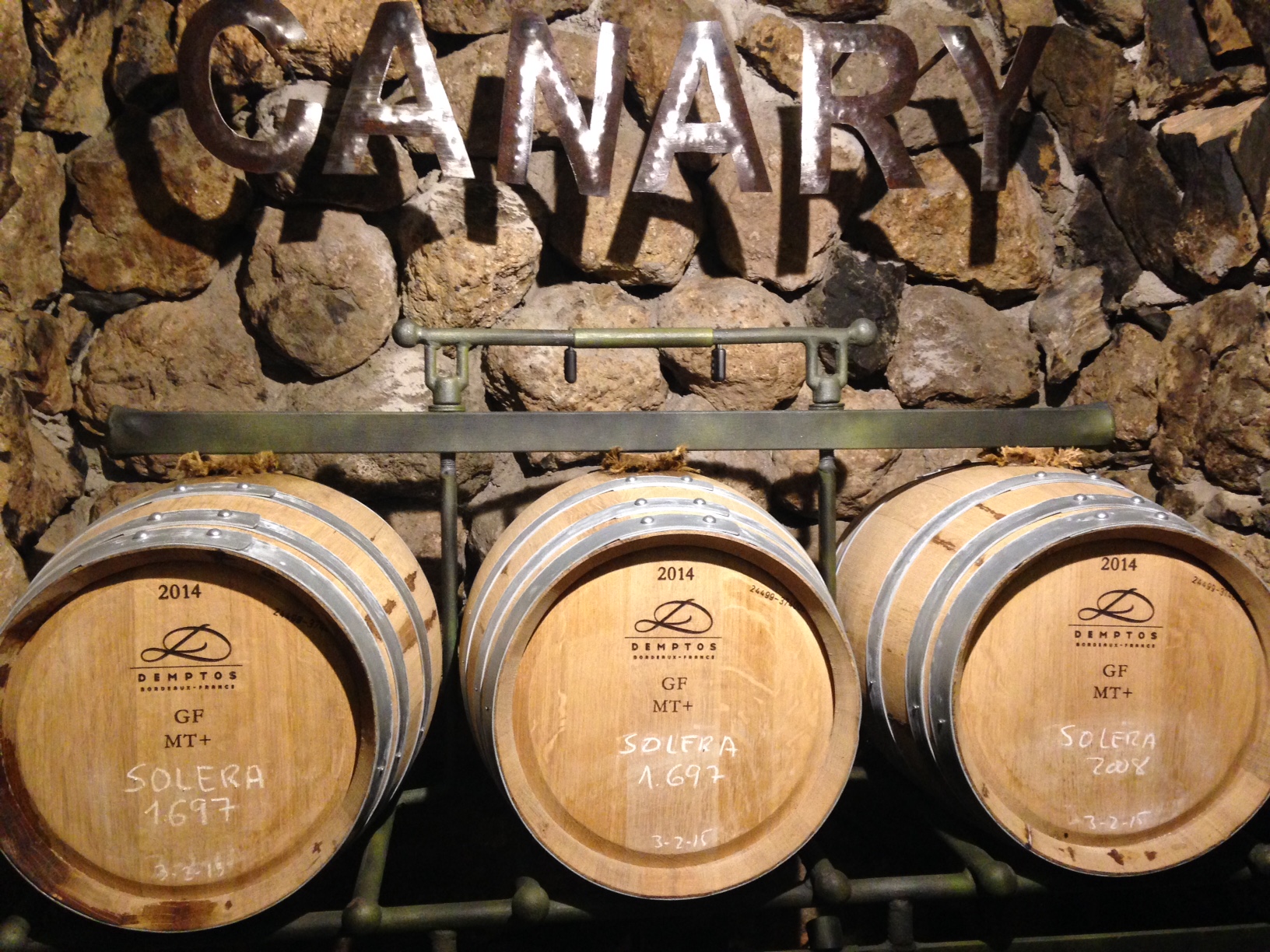 Barricas Viñátigo, vino de Canarias. Foto: Francisco Belín