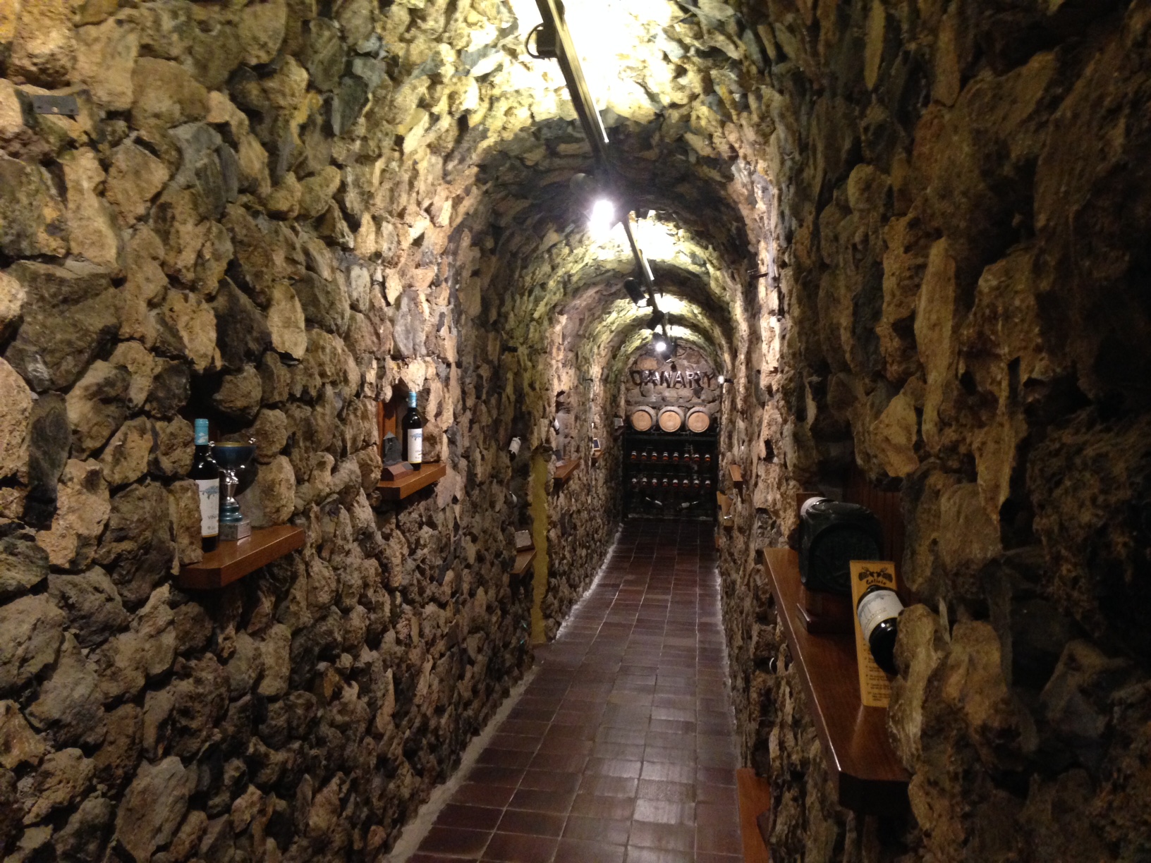 Interior visitable de las bodegas Vinátigo. Foto: Francisco Belín