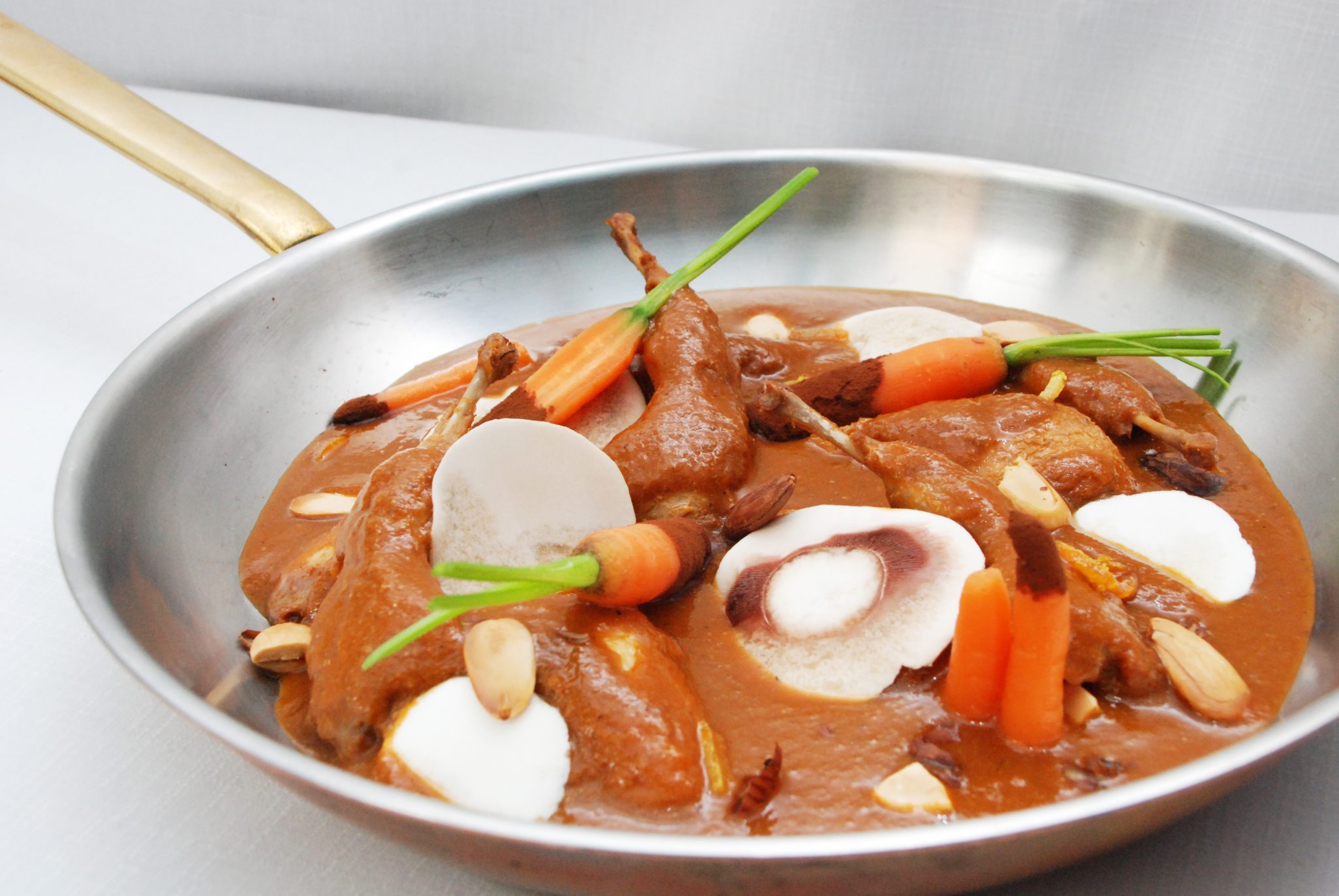 Nécora y codorniz guisadas con zanahorias y “ou de reig”
