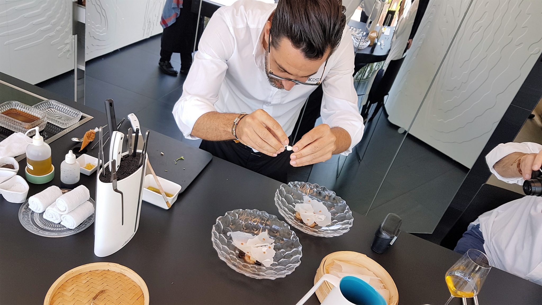 Quique y el turrón de almendro. Quique Dacosta. Dènia. Foto Xavier Agulló.
