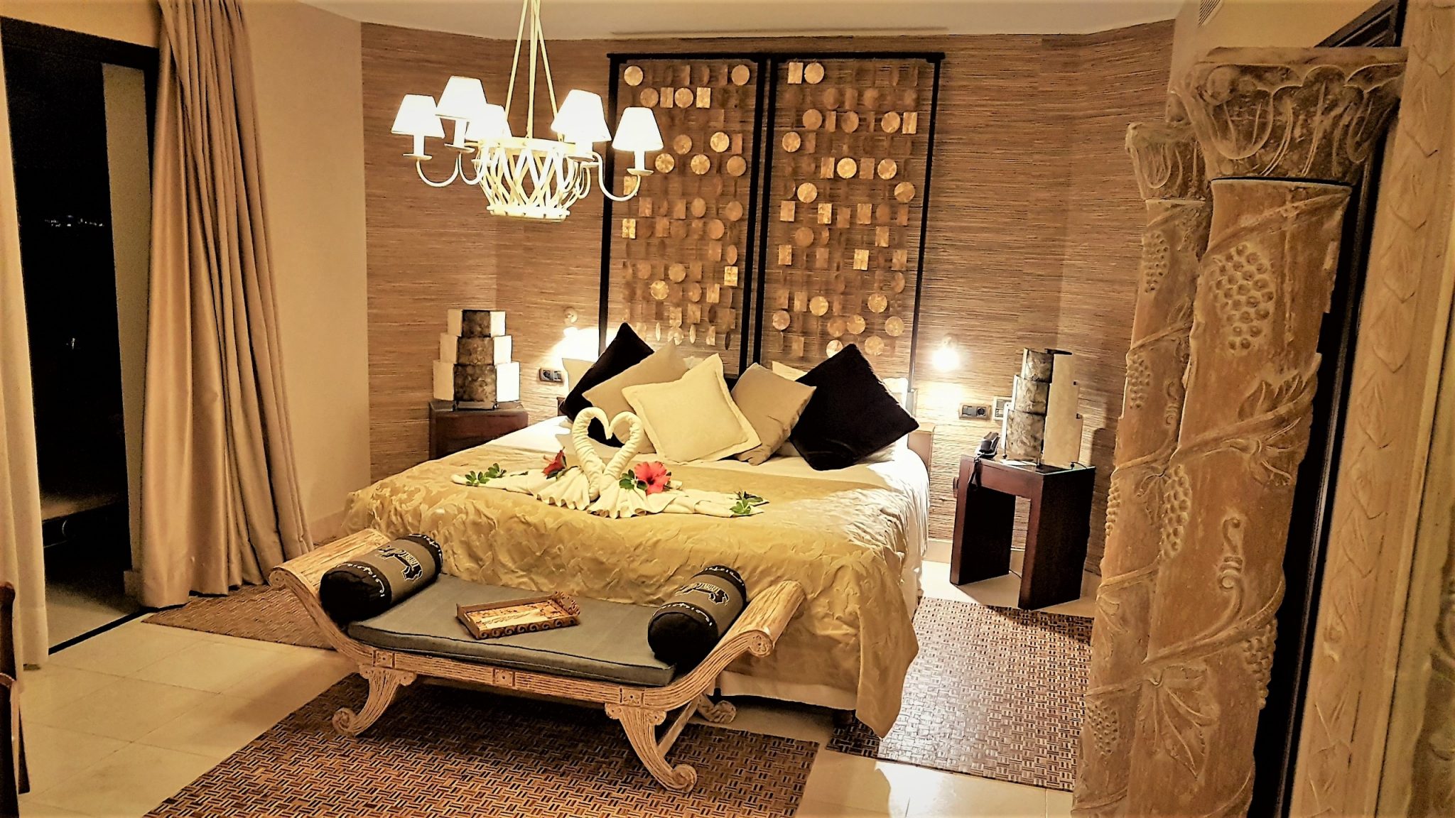 ¿Cómo lo sientes? Una de las dos habitaciones. Hotel Royal Garden Villas. Costa Adeje. Tenerife. Foto: Xavier Agulló.