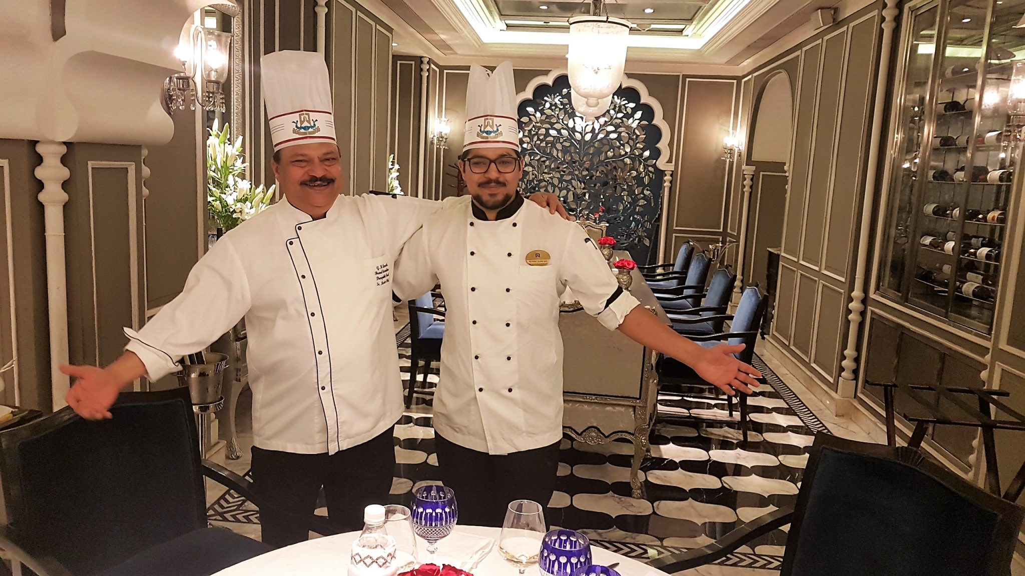 El chef Gulam Qureshi y su segundo, sobrino suyo. Restaurante Dum Pukht. Delhi. India. Foto: Xavier Agulló.