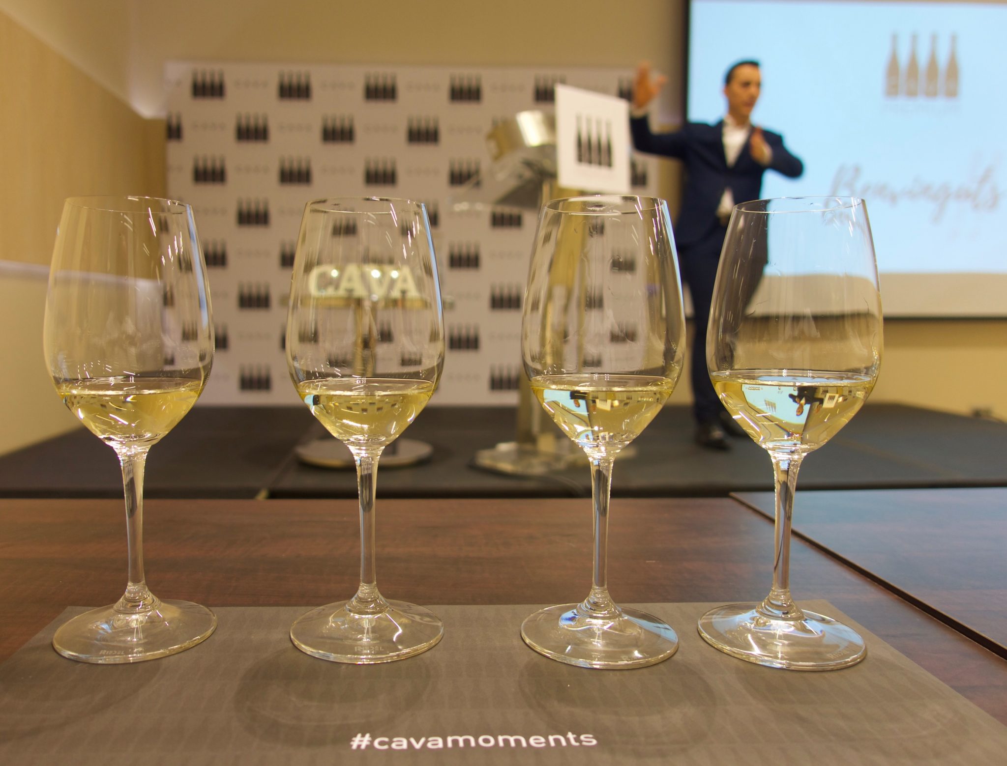 Guillermo Ruiz, durante su ponencia "Las Armonías del Cava". Foto by @vadorgarbos