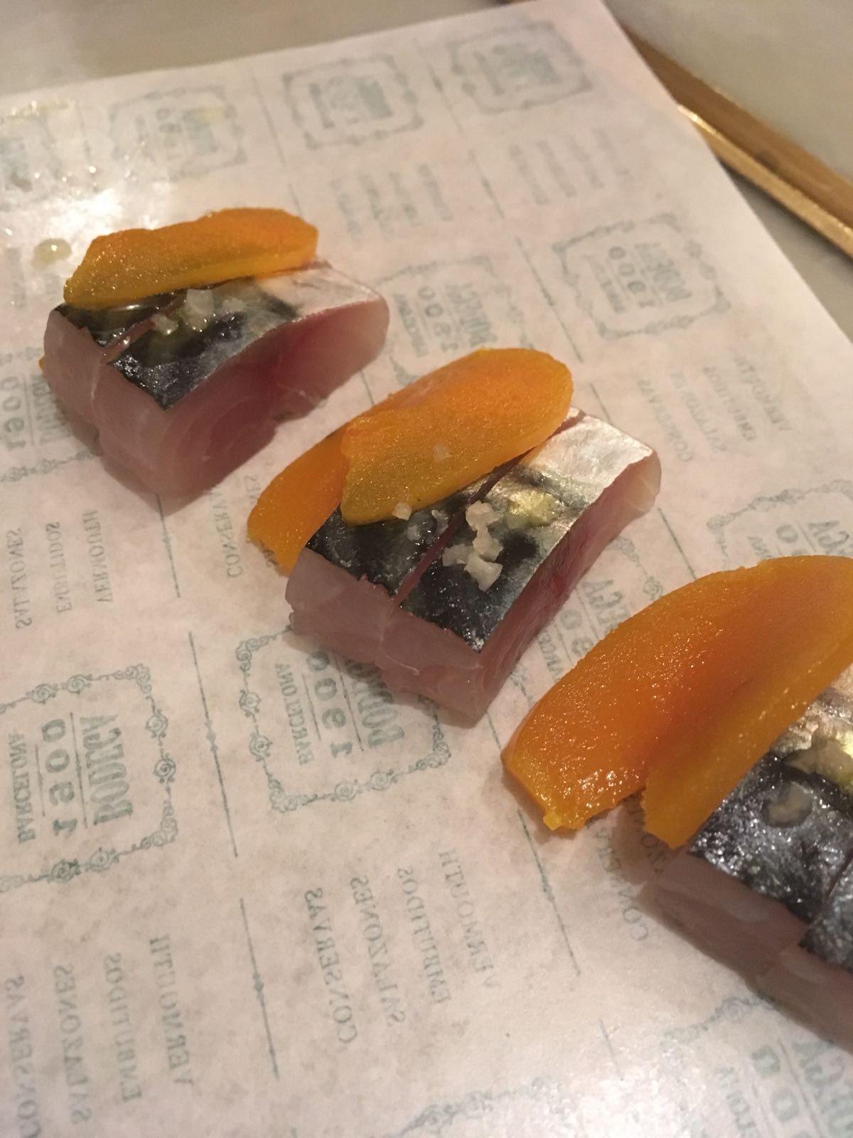 Caballa ahumada con botarga