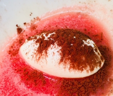 Sopa de sandía con cremoso de chocolate