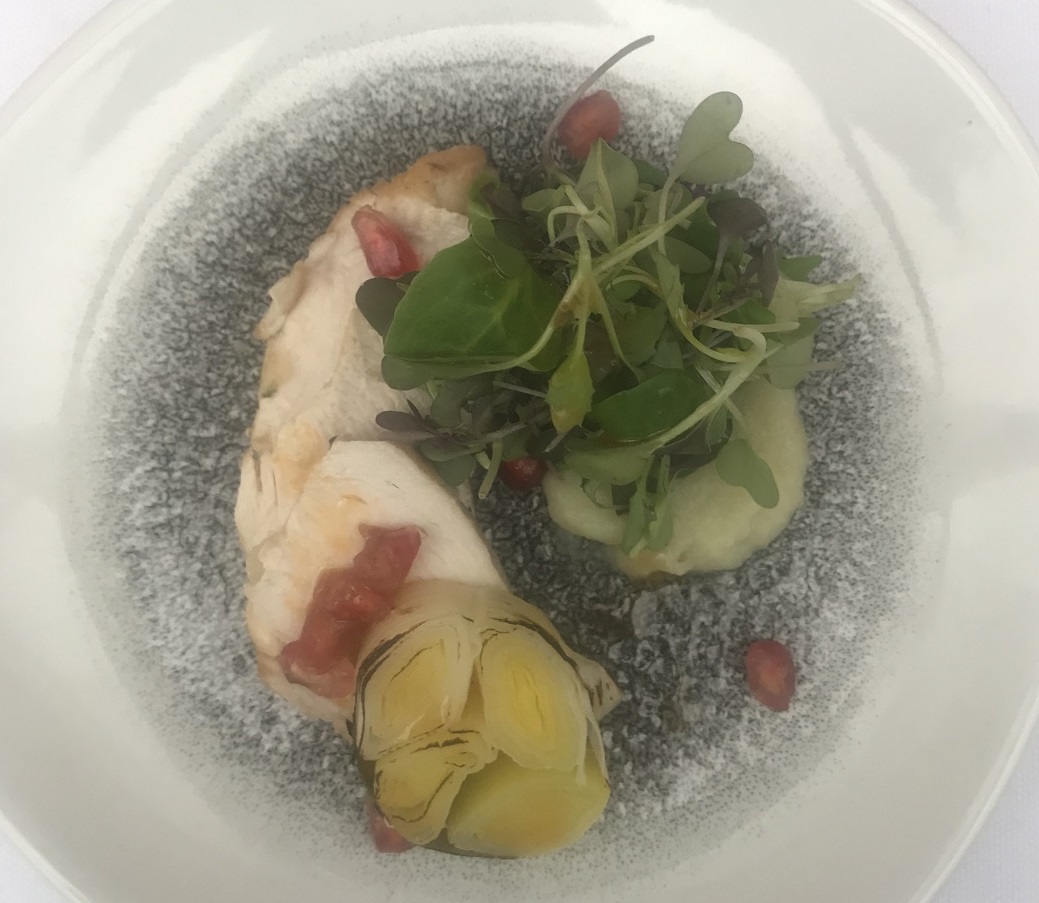 Ensalada de pularda en escabeche con timbal de puerro