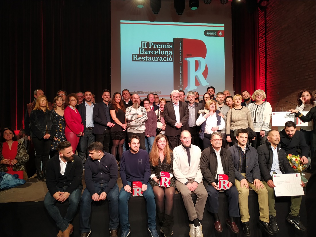 Foto de familia de los nominados a los II Premios Barcelona Restauració