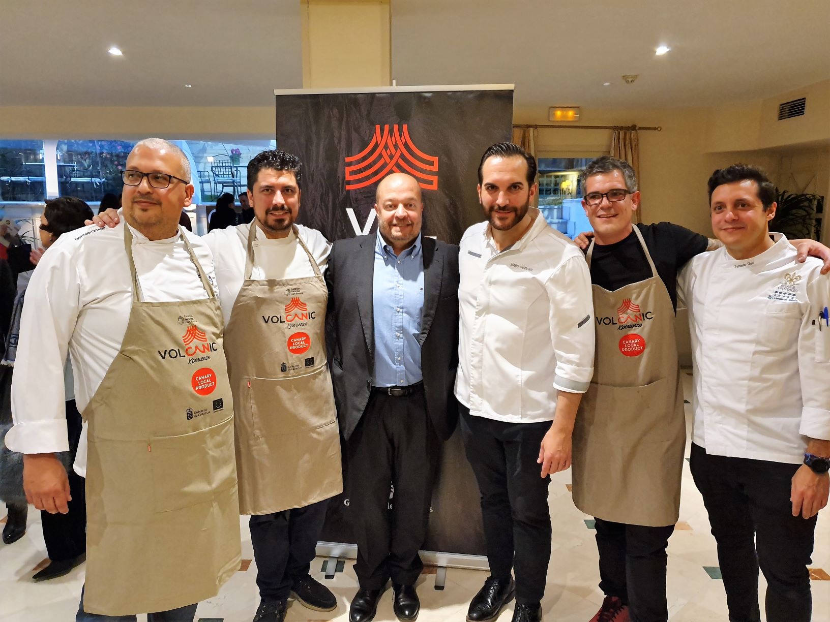 José Díaz Flores y Mario Sandoval (centro) con Germán Ortega, Alberto Margallo, Joao Faraco y Fernando Díaz. Hotel Orfila. Madrid. Foto: Xavier Agulló.