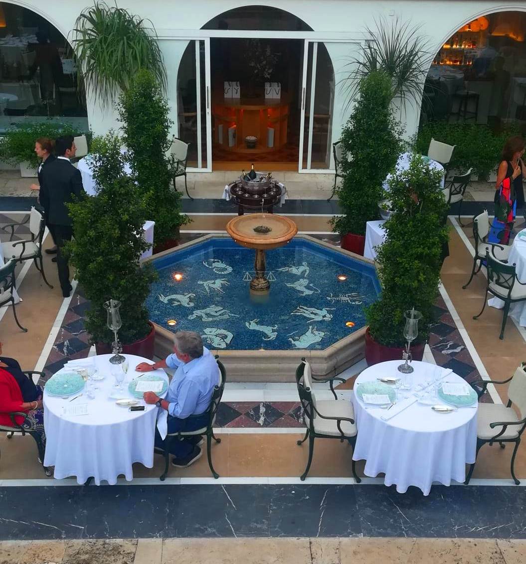 Patio interior del Candlelight