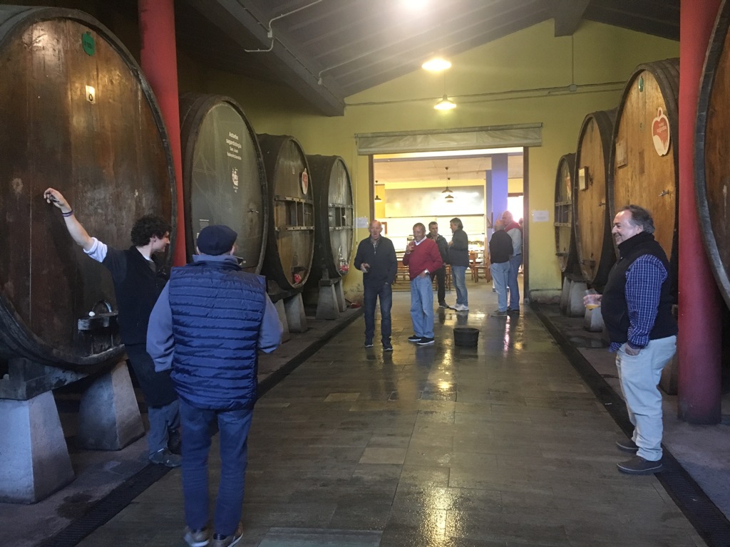 Euskal Sagardoa, la sidra natural vasca. Manzanas, ballenas y bertsolaris. Una historia de txotxeros y kupelas 3