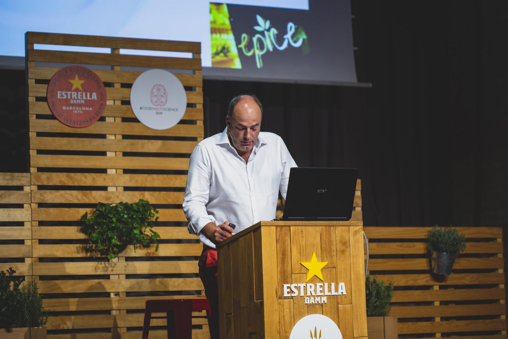El profesor de Oxford y “padre” de la Gastrofísica, Charles Spence