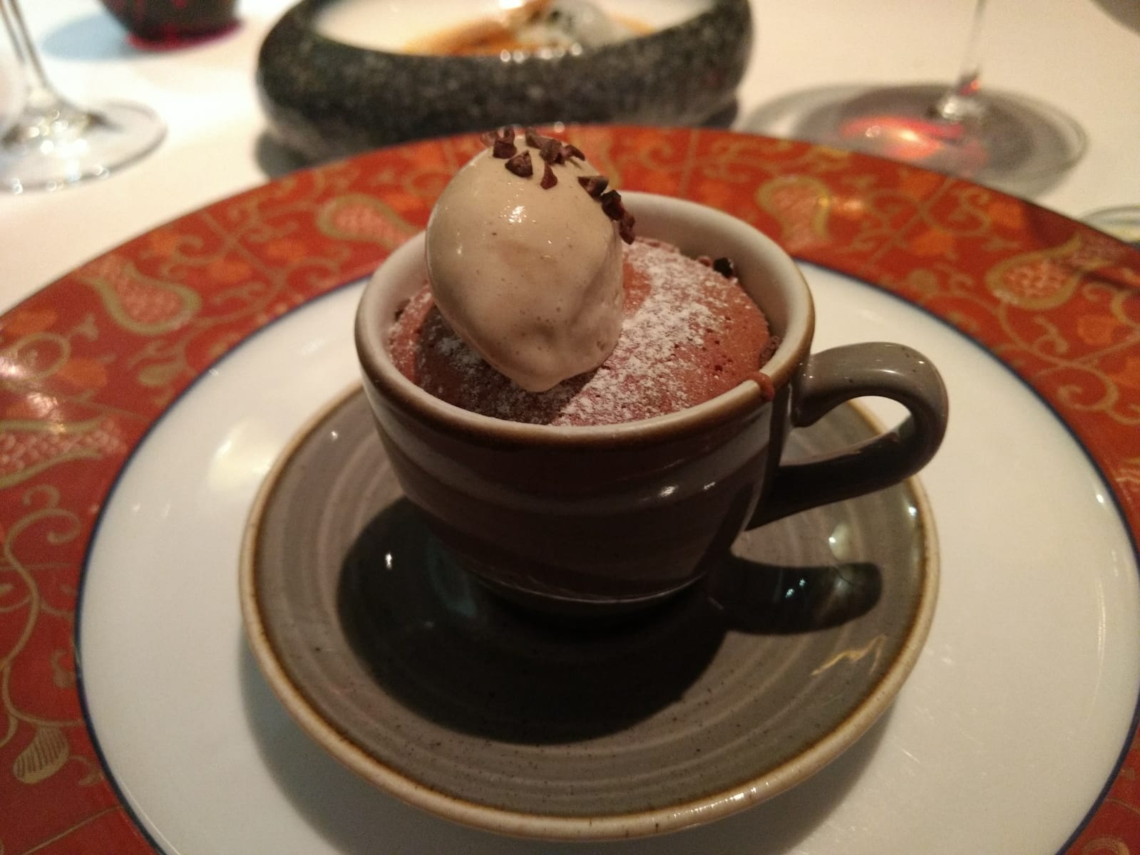 Crema de café con la mousse de chocolate cocida. Santceloni
