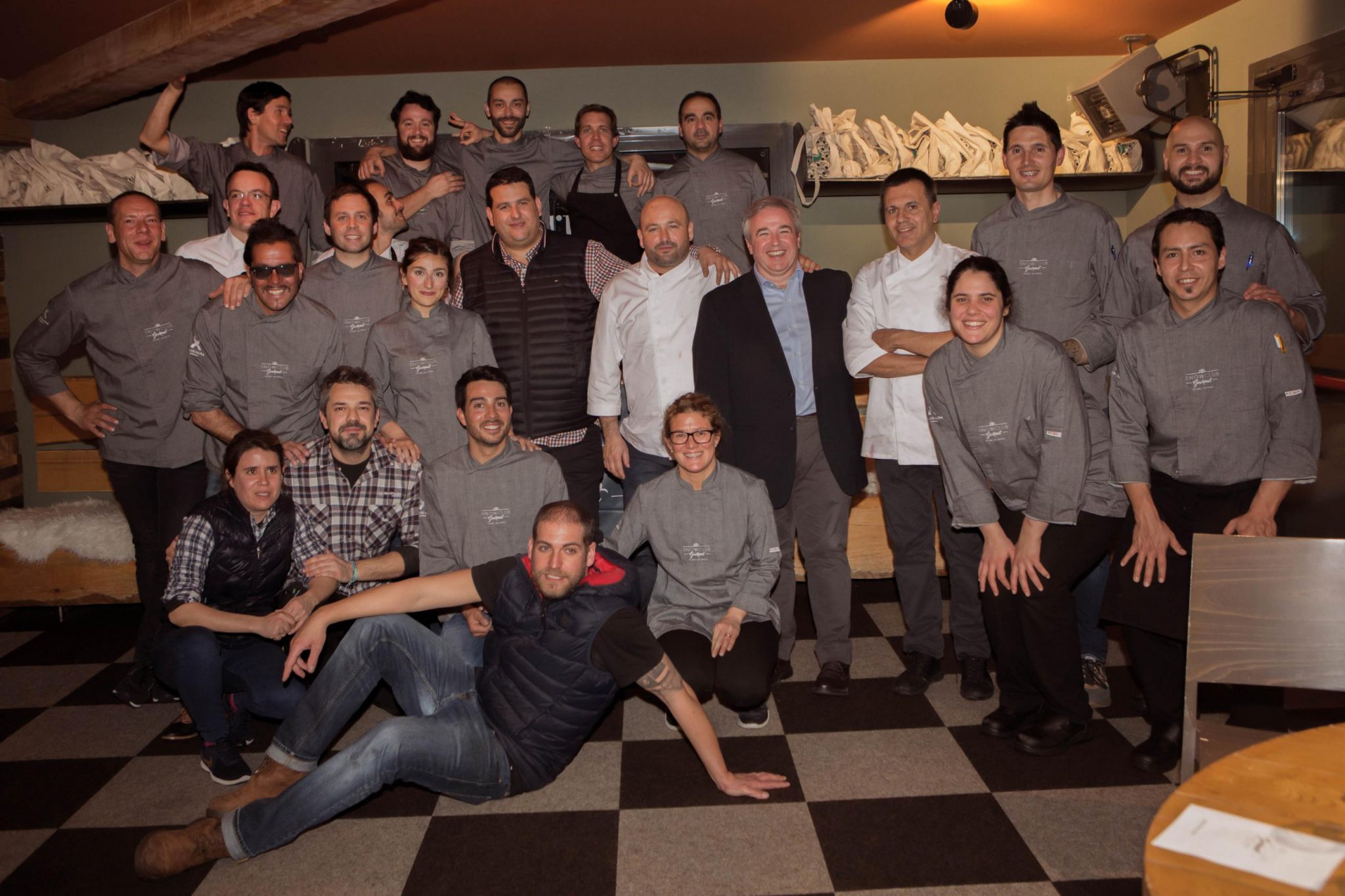 El equipo de Disfrutar Events, de Grandvalira y Ramón Ramón, de Caviaroli (entre Jordi Parra y Oriol Castro). A la izquierda de Parra, Àlex Orúe.