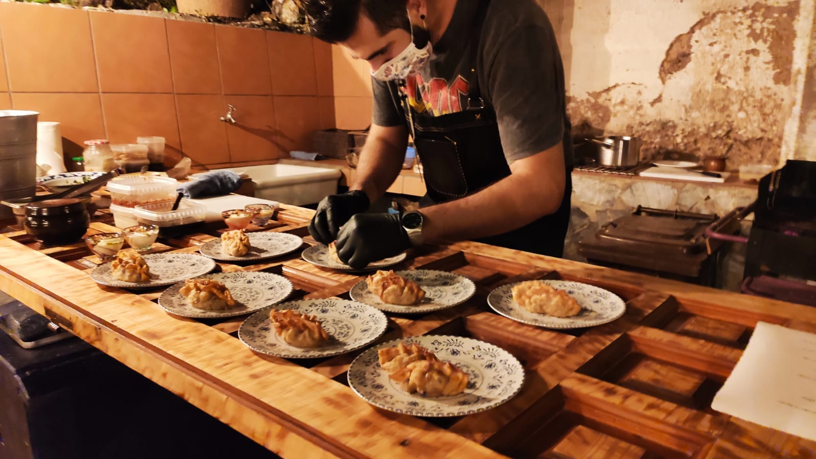 Machado, con las empanadas de pecho de vaca