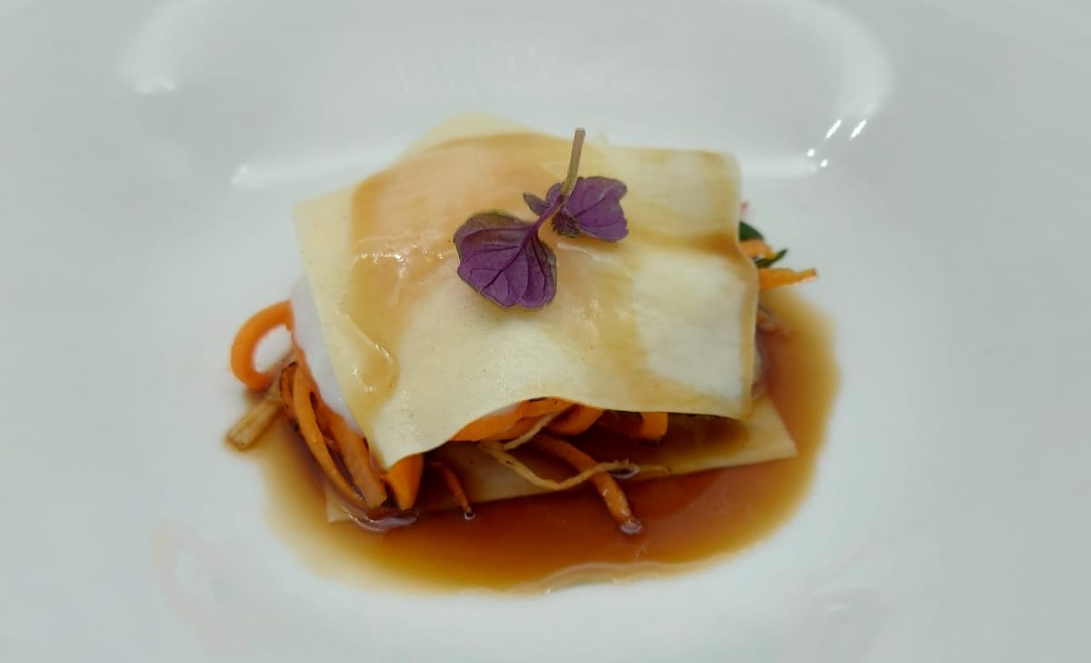 Ravioli de verduras, huevo escaldado y salsa ponzu - 7 Caníbales