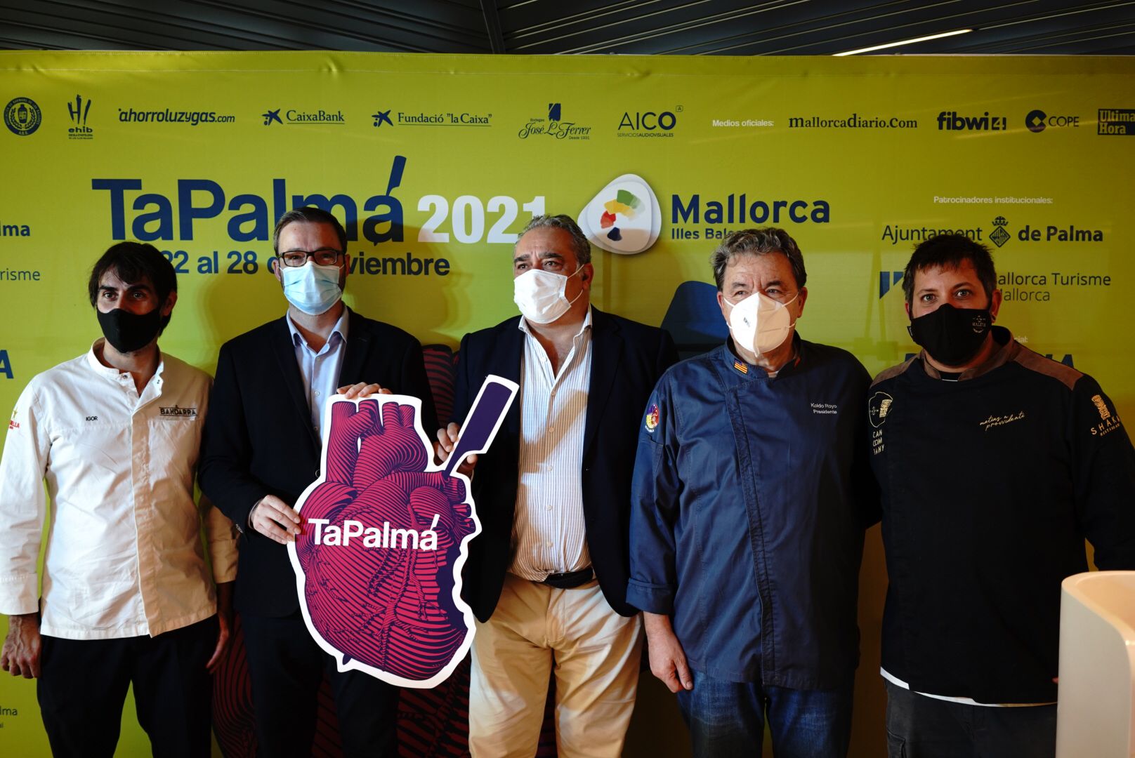 Igor Rodríguez, subcampeón Concurso Nacional Pinchos y tapas Valladolid, José Hila, alcalde de Palma, Alfonso Robledo, presidente de CAEB Restauración, Koldo Royo, chef e influencer, Matías Providenti, ganador TaPalma 2020 y propietario restaurante Maleva y Shaka