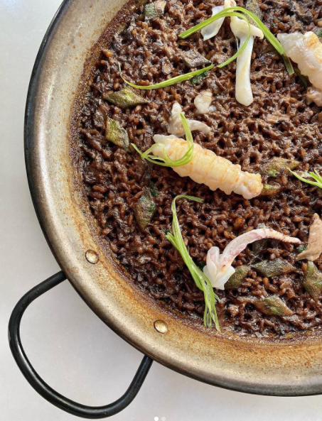 Arroz con calamar, judía verde y cola de cigala. Foto: Al Marge