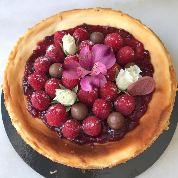Cheesecake con frutos rojos de la Pastelería Milfulls