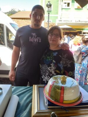 Alberto Bada y Rosa María Gulias con el queso ganador