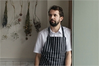 Merlín Labron Johnson, chef en Osip* (Somerset, Reino Unido)