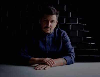 Mario Payán en su nuevo local