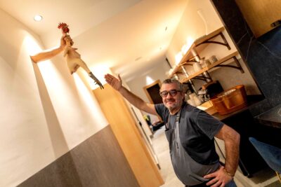 “La chaquetilla y el delantal tienen tanto peso que el cliente se siente pequeñito” 0