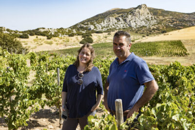 Bibi y Jesús, enóloga y encargado de finca