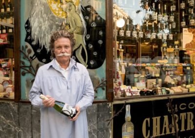 Joan Múrria lidera hace más de 50 años el negocio. Foto: Colmado Múrria
