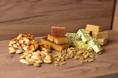 Variedad de turrones y dulces