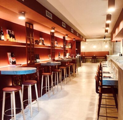 Interior de Suru Bar.