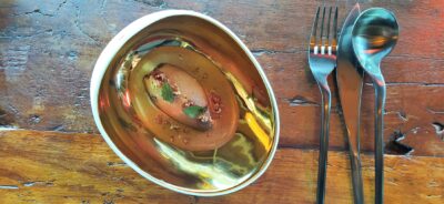 Chalota rellena de anguila.