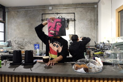 Fuzz and Brew, cafés, cócteles y vinilos.
