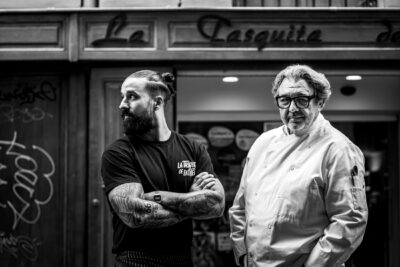 Juanjo López y Nacho, su jefe de cocina.