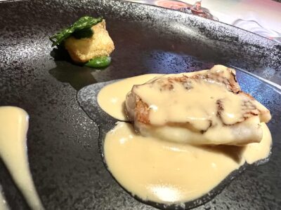 Pez brujo a la brasa con acelgas.