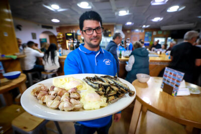 Plato de espichá en Bar El Paso. Foto: J. Martín/Ideal.