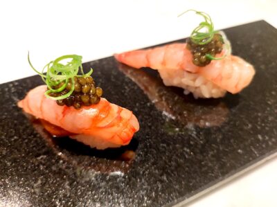 Nigiri de carabinero con caviar. Foto A. Luchini.