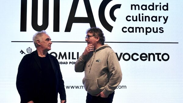 Feran Adrià y Andoni Aduriz conversan antes de comenzar la presentación de MACC.