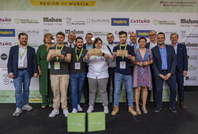 Ana María Sánchez Alarcón, Rubén Delgado y Luis Ortiz junto a miembros del jurado
