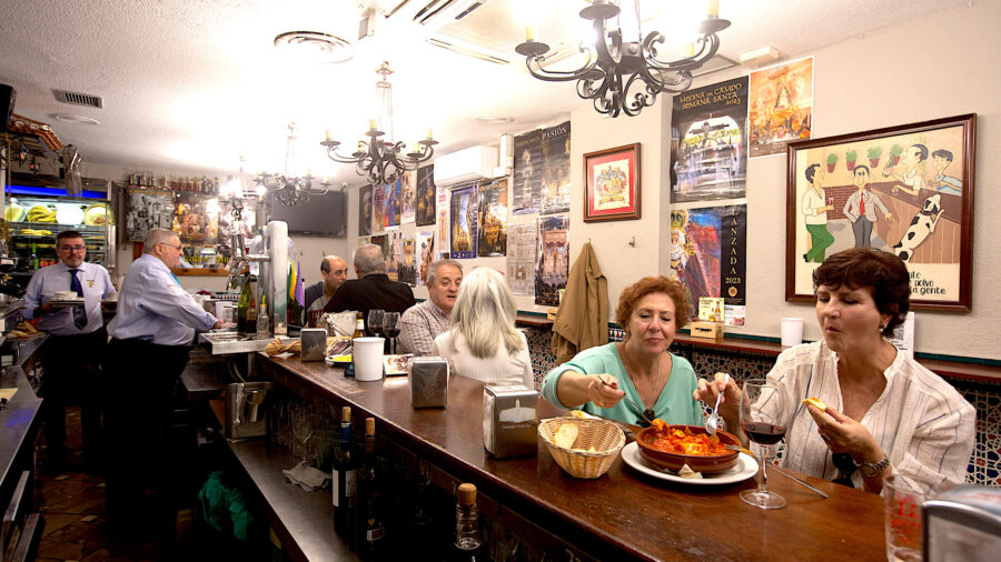 Barra del Bar León. Foto Ramón L. Pérez.