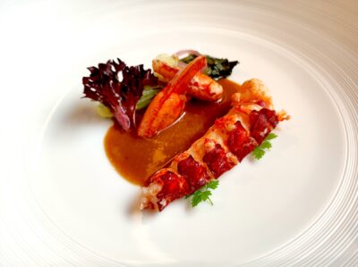 Bogavante a la brasa con su suquet. Foto: A. Luchini.