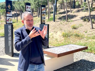 Luis García explica la primera parte de la exposición