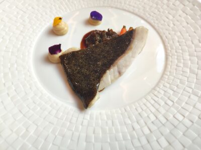 Rodaballo con escabeche de ac eituna y puré de chirivía. Foto: A. Luchini.