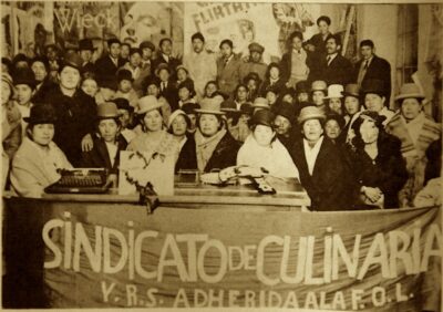 Foto del grupo del Sindicato de Culinarias con Petronila Infantes en el centro.