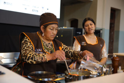Las cholas bolivianas durante su ponencia