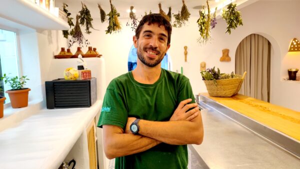 Álvaro Sanz oficia en el Leidy's. Goto Igor Cubillo.