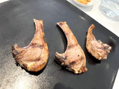 Chuletas de cordsero. Breves, escuetas y suculentas.