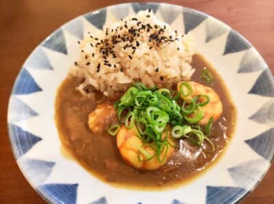 Curry japonés de langostinos. Foto A. Luchini.