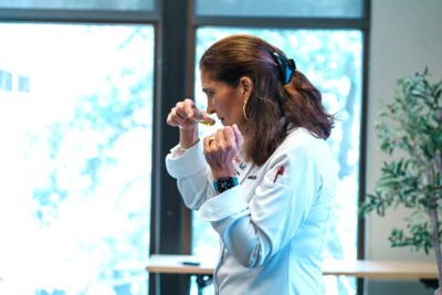 María Jiménez Latorre durante la cata de aceite.